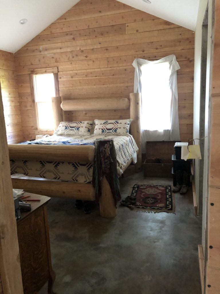 log home scaled bedroom