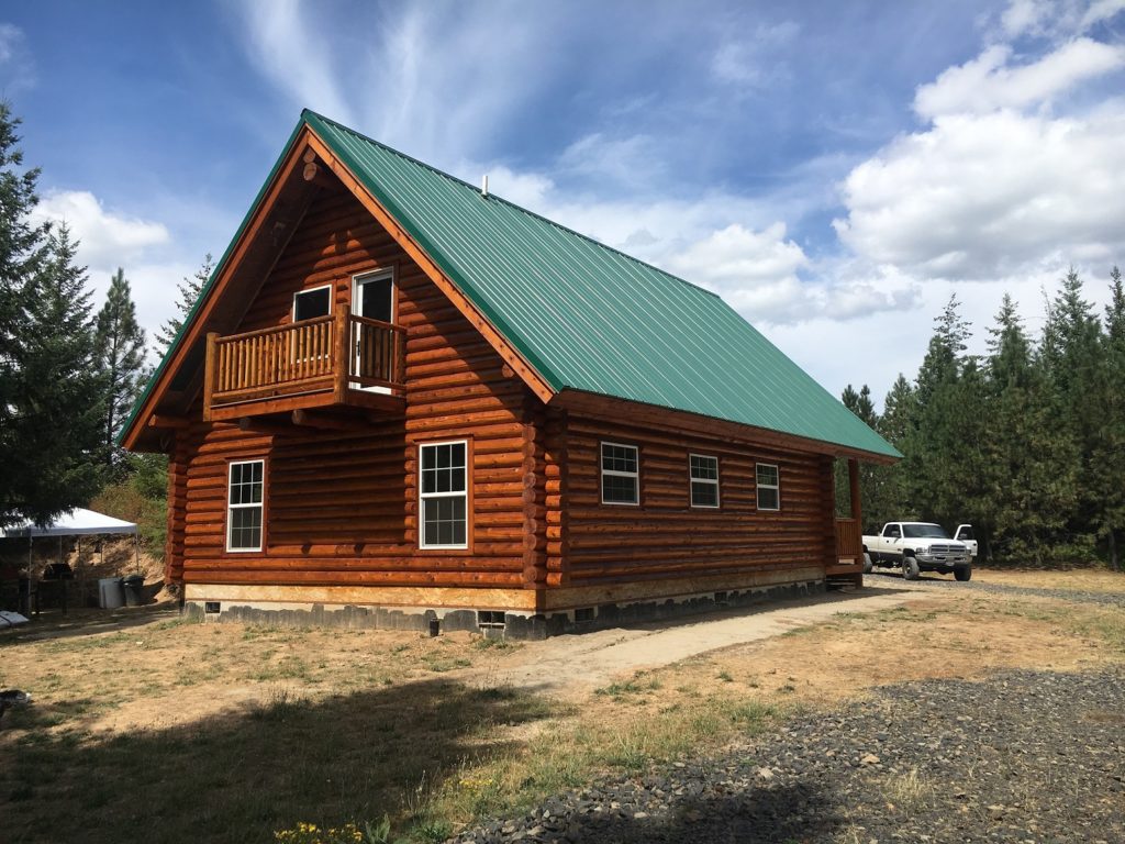 Complete Mountain Retreat home with back top floor patio