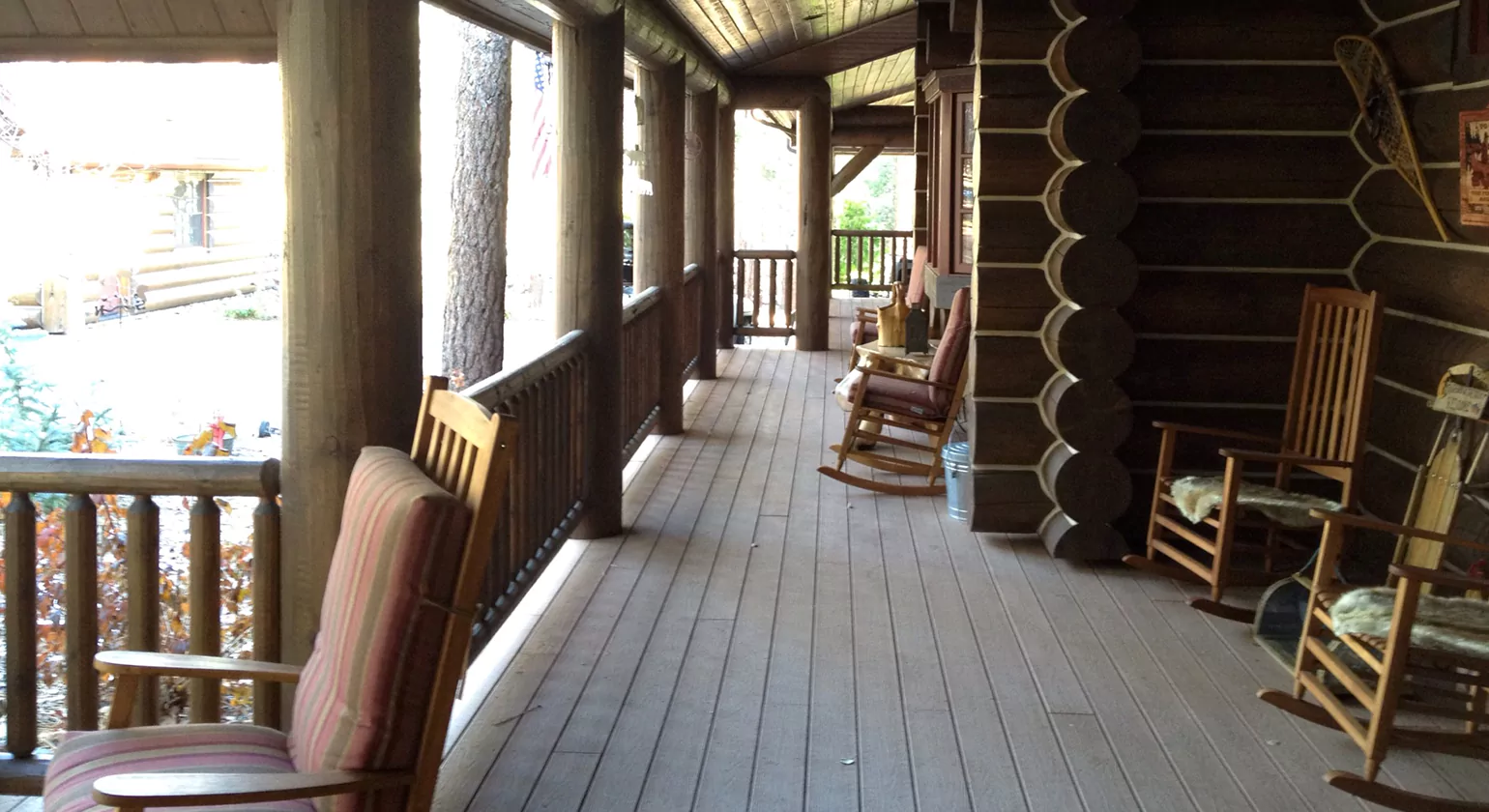 How to Choose the Perfect Log Railing for Your Deck