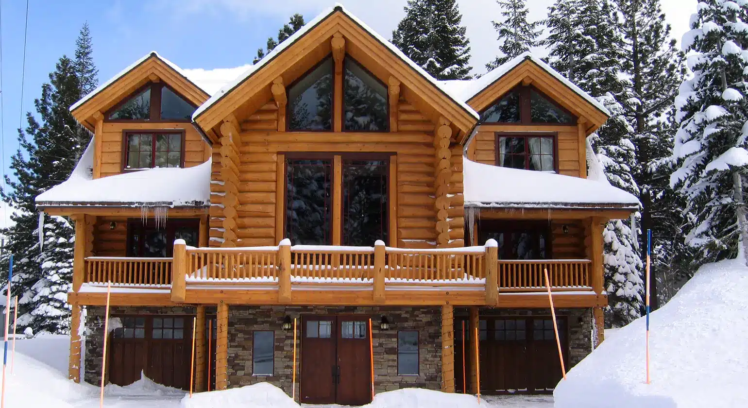 Log House Porch Features Essential Elements